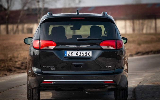 Chrysler Pacifica cena 149900 przebieg: 41690, rok produkcji 2020 z Koszalin małe 704